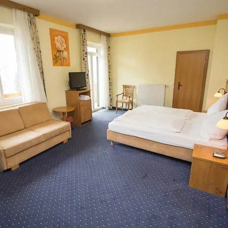 Hotel Hotel-pension Marienhof 3*