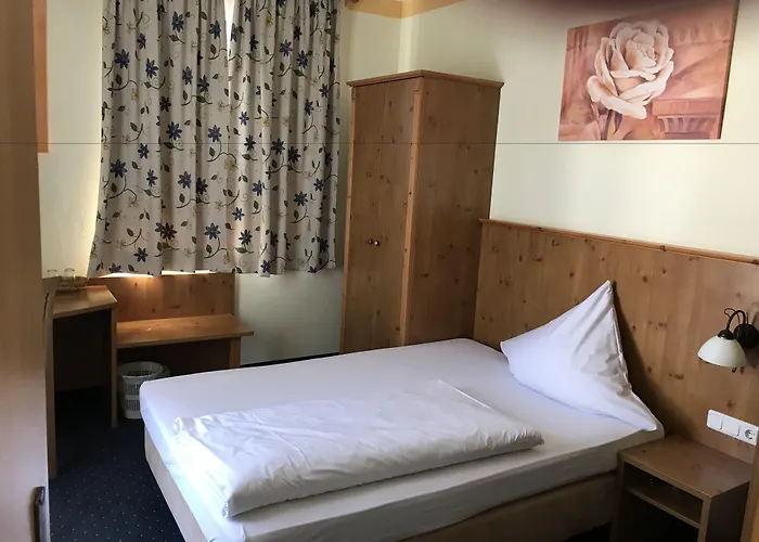 Hotel Hotel-pension Marienhof 3*